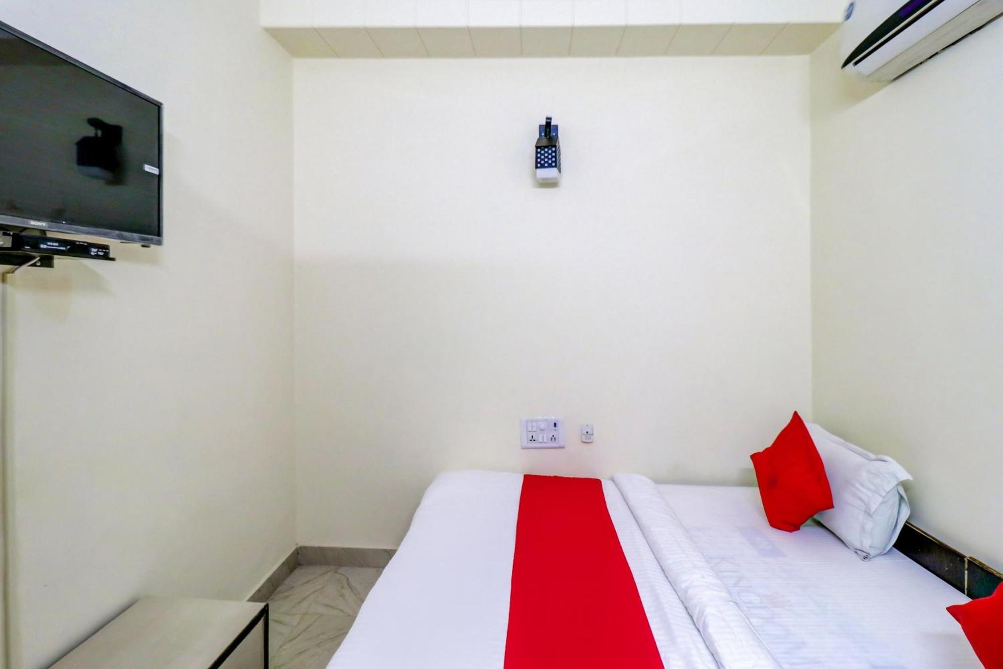 Hotel O Rs Hotels Near Pitampura Metro Delhi  Luaran gambar