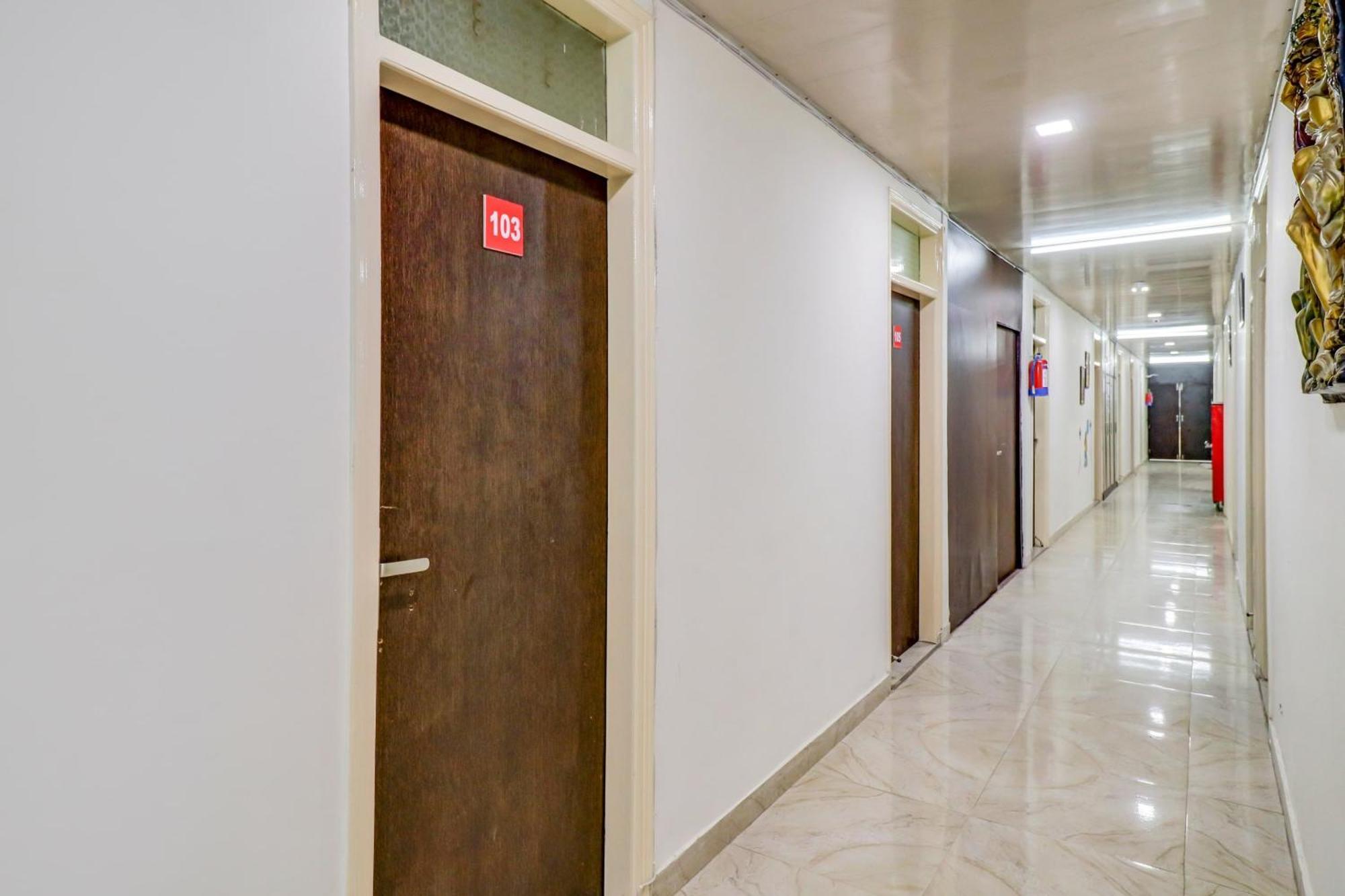Hotel O Rs Hotels Near Pitampura Metro Delhi  Luaran gambar