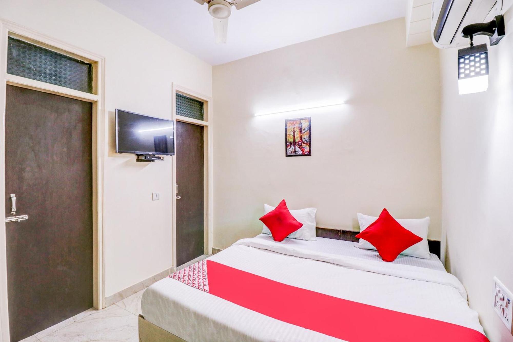 Hotel O Rs Hotels Near Pitampura Metro Delhi  Luaran gambar