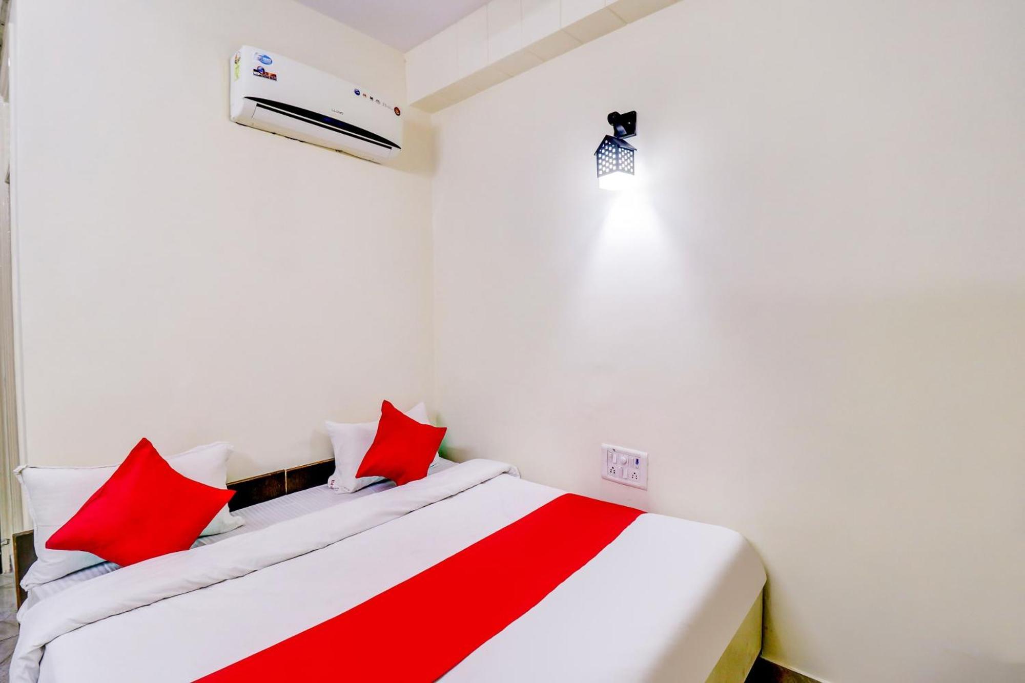 Hotel O Rs Hotels Near Pitampura Metro Delhi  Luaran gambar