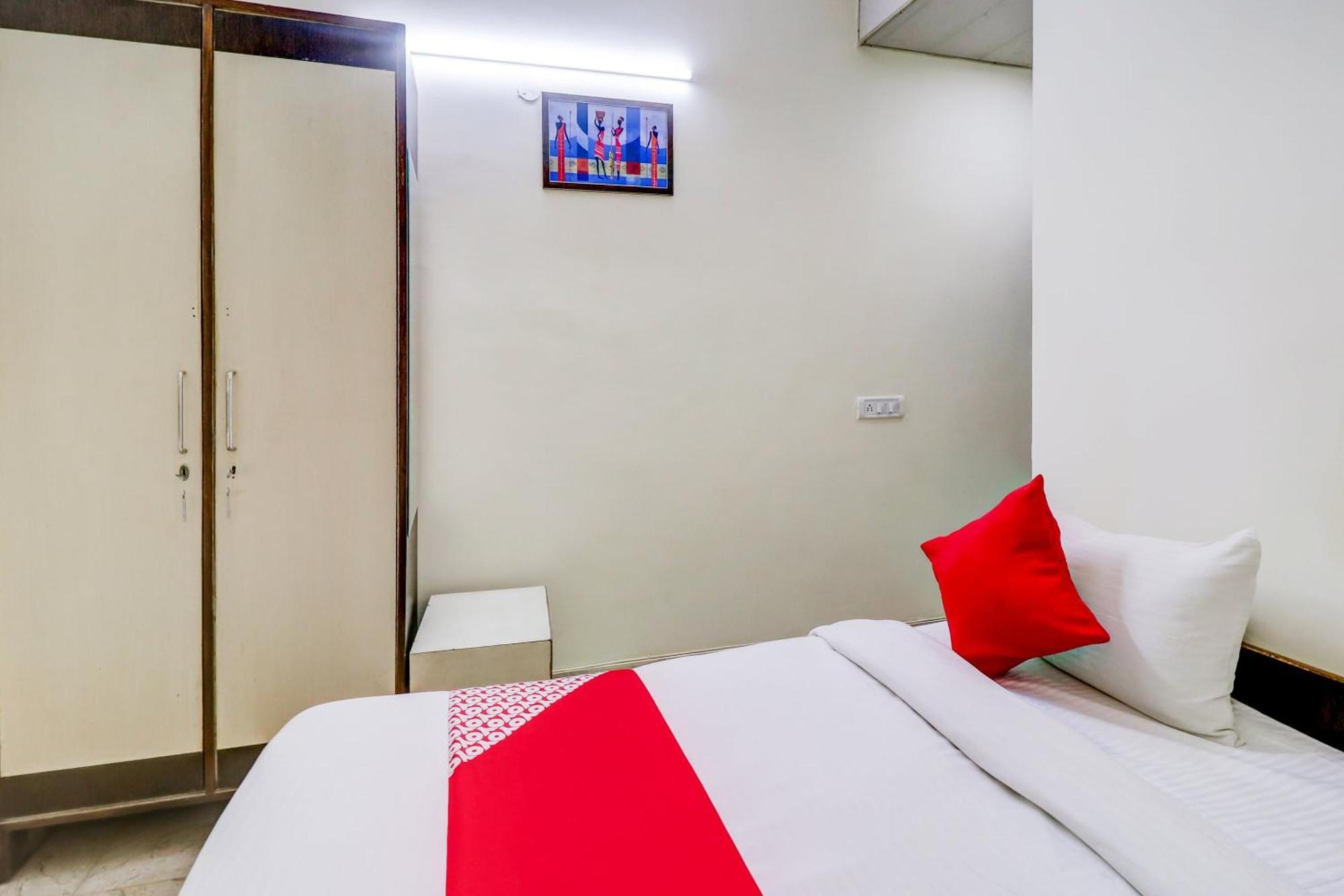 Hotel O Rs Hotels Near Pitampura Metro Delhi  Luaran gambar