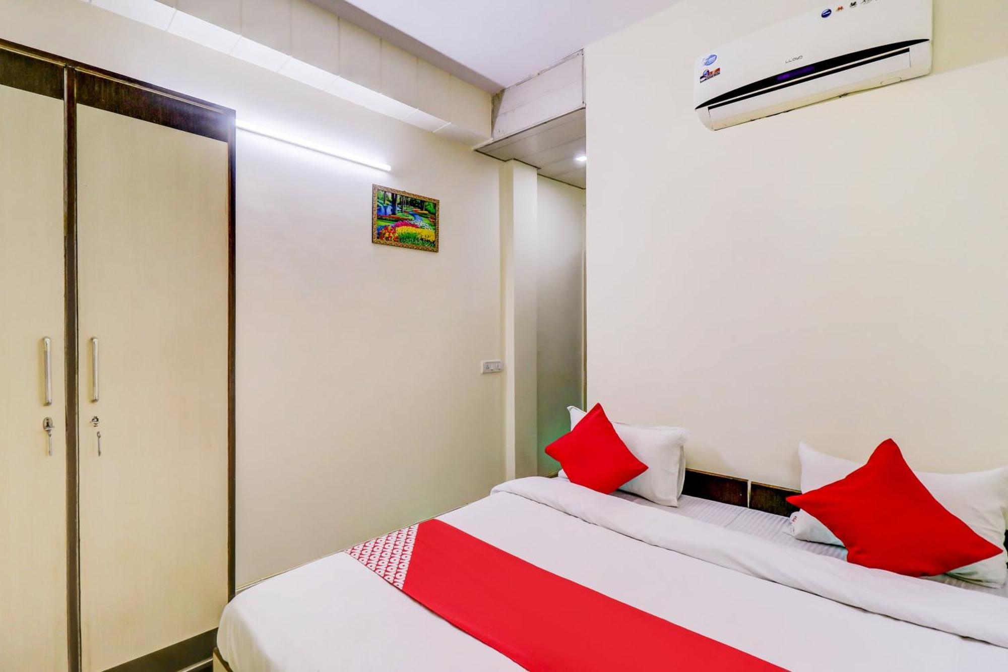 Hotel O Rs Hotels Near Pitampura Metro Delhi  Luaran gambar